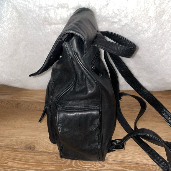 Tignanello Black Leather Backpack Bag Purse - Picture 3 of 8